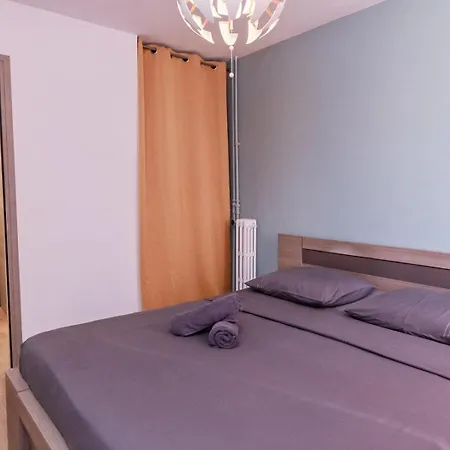 Beautiful 3 - Parking -centre -tram Apartment
